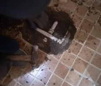 加查卫生间漏水维修公司为您分享下卫生间渗水如何处理及注意事项
